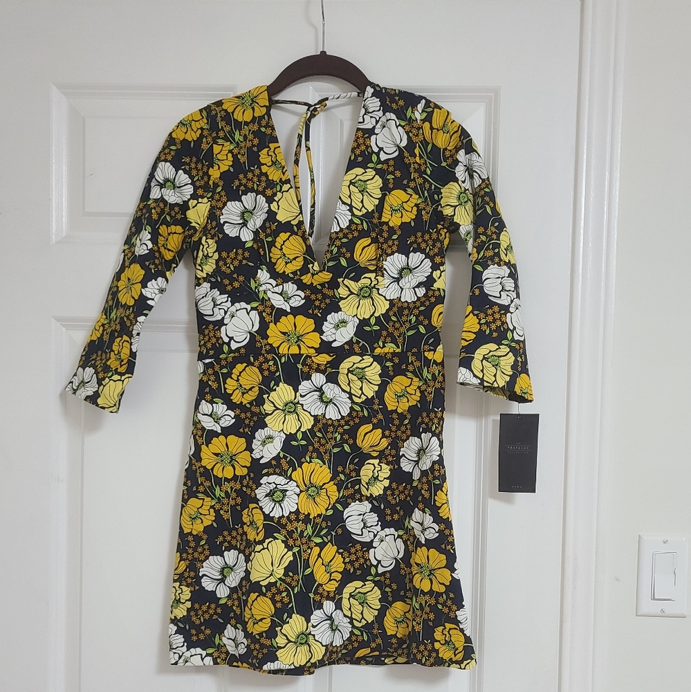 NWT Zara trafaluc 70's vibe mini dress with front V-neck and partial open back